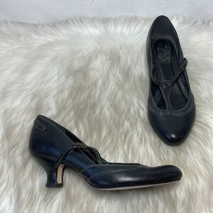 Clarks Black Leather T-Strap Kitten Heels Sz UK 5.5/US 8